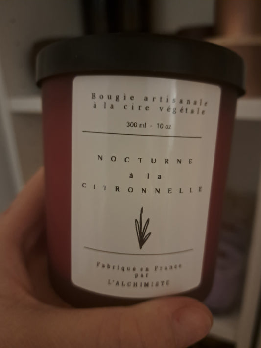 Bougie "Nocturne à la Citronnelle" coulée dans un grand contenant en verre de couleur rouge à la cire d'olive, 300 ml